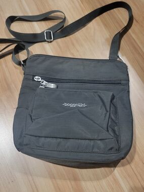 Baggallini Black Nylon Crossbody Messenger Bag